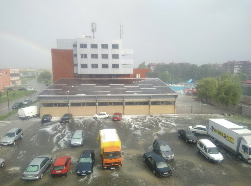 Slika 3 Poplavljen parking kod gradskog bazena