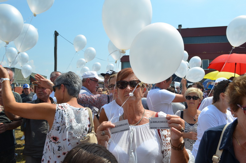 slika28 članovi porodica sa imenima ubijenih logoraša