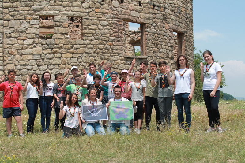 4. Извидници во планинарскиот дом Дервен