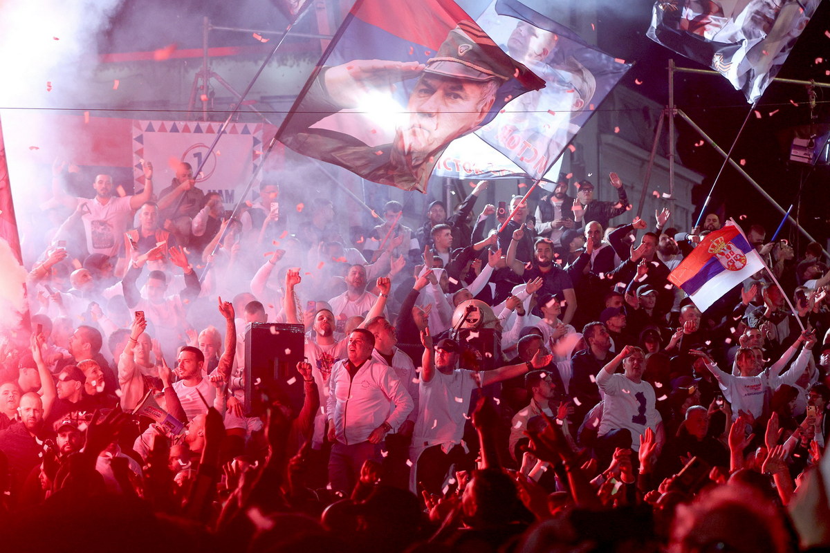 Supporters gree a speech by Aleksandar Vučić during the "Aleksandar Vučić for Prime Minister" election rally in Niš.