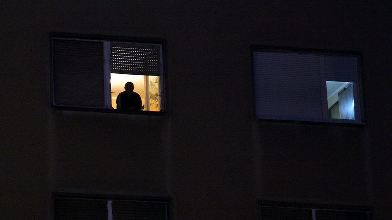 Curfew policijski cas in Nis 08