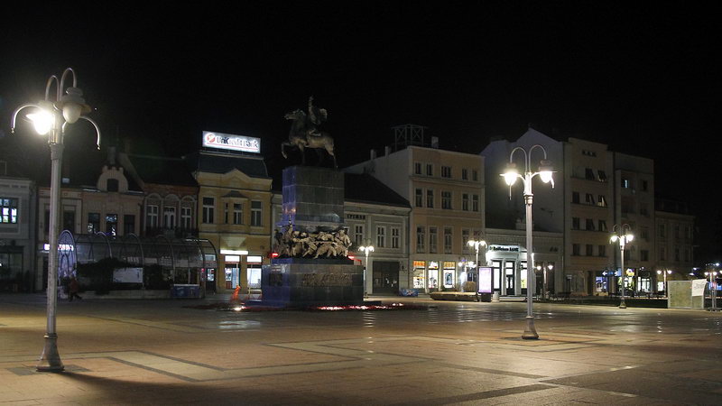 Curfew policijski cas in Nis 10