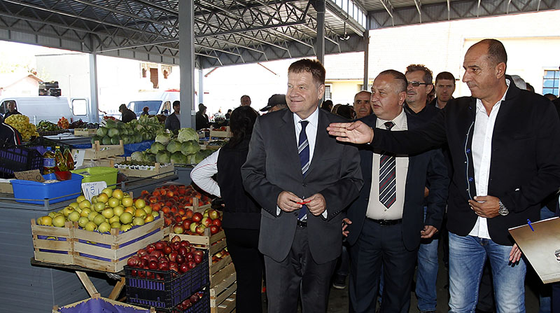 Pijacau Pukovcu otvaranje 2