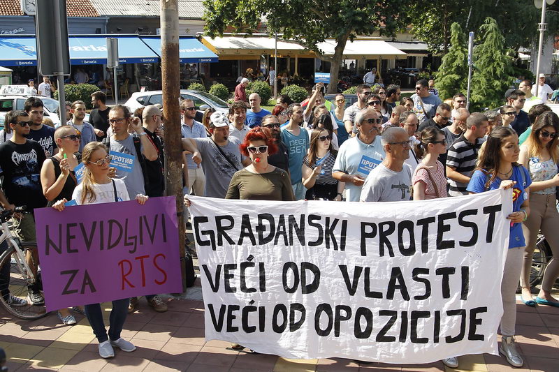 Protest Nedamoniskiaerodrom sednica skupstine 01