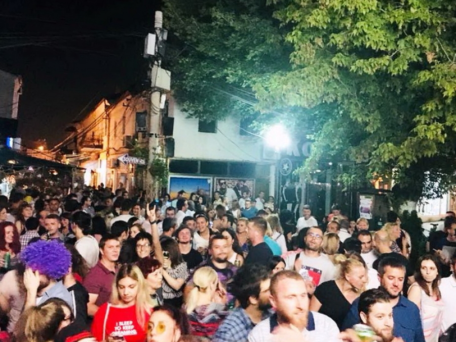 Е, ваков го сакам Прилеп, со еден куп луѓе и сите насмеани и распеани