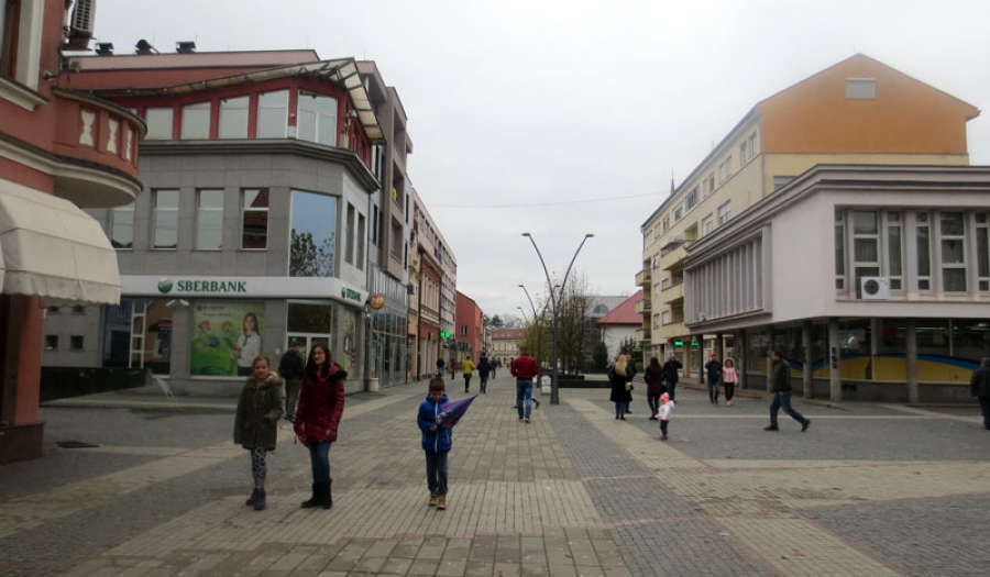Cijena koaliranja - vladajuće političke partije u sjeni većih od sebe
