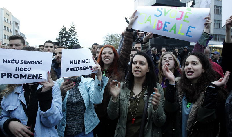 protest mladih u nisu 11
