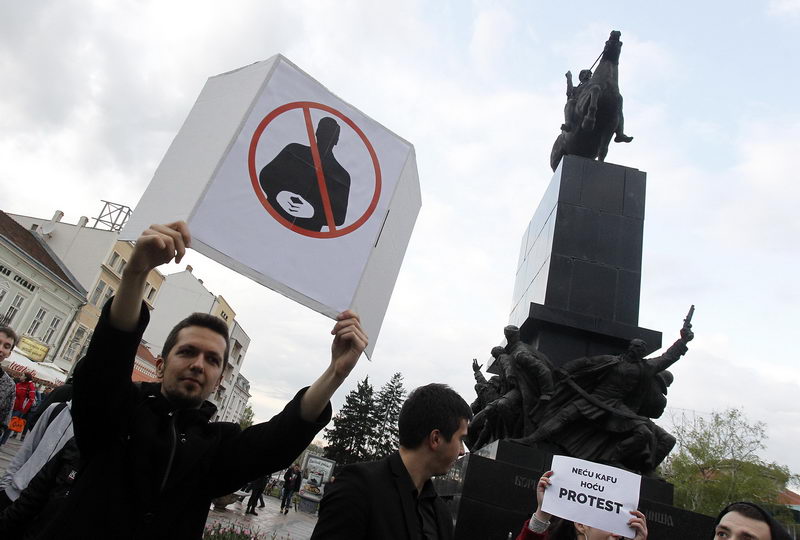 protest mladih u nisu 14