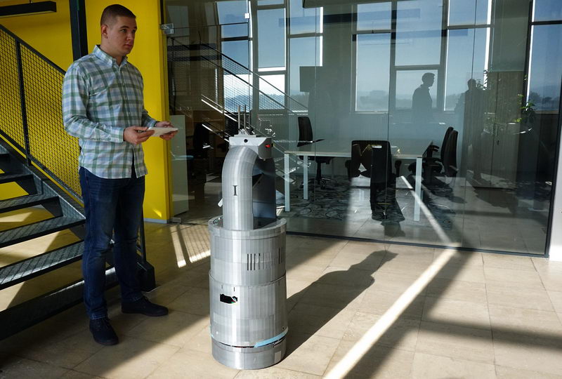 robot sa niskog elektronskog fakulteta 2