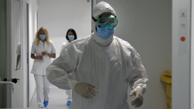 Bolnice krcate, a lekari neće vakcinu