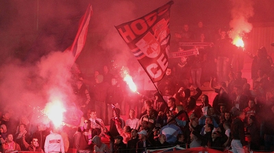 Pune tribine ludih navijača