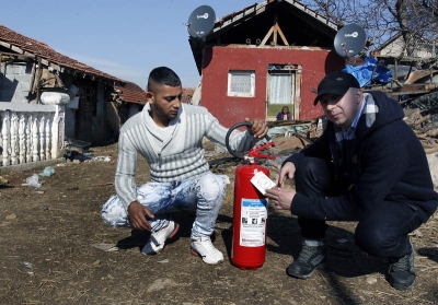 PROTIVPOŽARNI APARATI ZA ROMSKA NASELJA, ZA MLADE ROME OBUKA