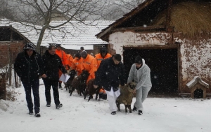 Evakuisano selo zbog uklanjanja izvrnutih cisterni sa amonijakom