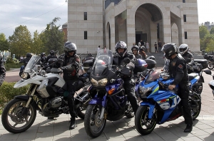 "Noćni vukovi" iz Srbije, Crne Gore i Republike Srpske krenuli na Hilandar