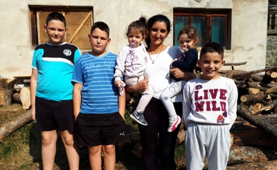 Porodica sa petoro dece preselila se iz Smedereva u Crnu Travu, meštani još u čudu